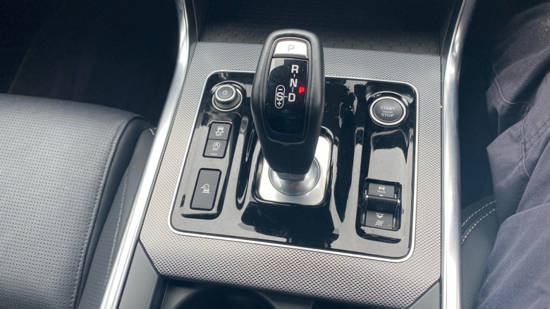 Jaguar XE 2.0 D200 R-Dynamic SE 4dr Auto Diesel Saloon